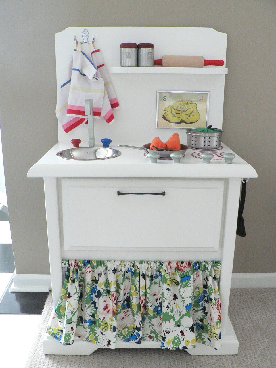 27 Handmade Play Kitchens