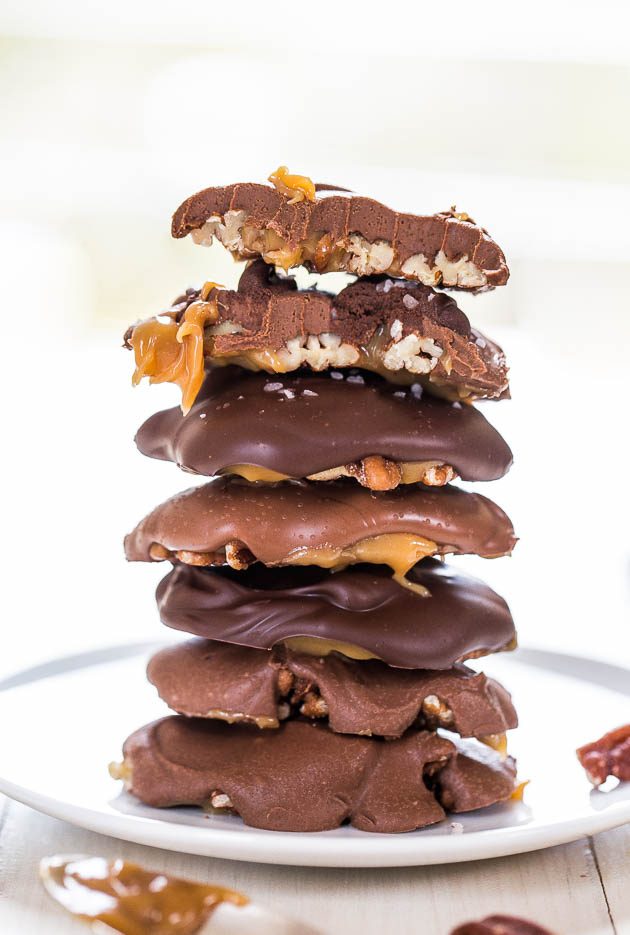 Sometimes you just want something sweet without having to turn on the oven. These 27 delicious no-bake desserts will hit the spot! 27 Scrumptious No-Bake Desserts via tipsaholic.co