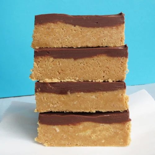 Sometimes you just want something sweet without having to turn on the oven. These 27 delicious no-bake desserts will hit the spot! 27 Scrumptious No-Bake Desserts via tipsaholic.co