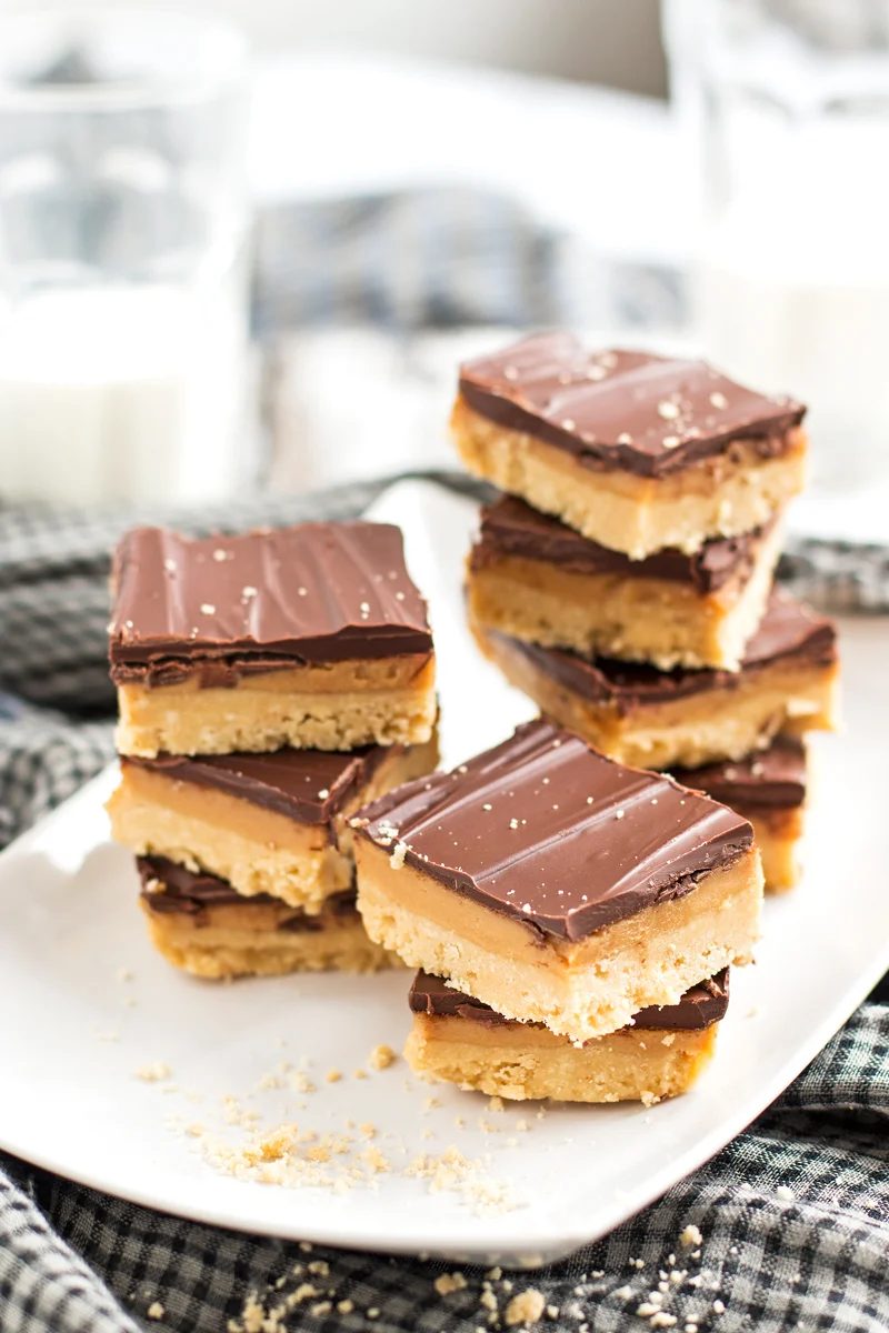 Sometimes you just want something sweet without having to turn on the oven. These 27 delicious no-bake desserts will hit the spot! 27 Scrumptious No-Bake Desserts via tipsaholic.co