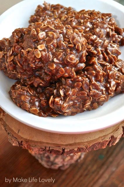 Sometimes you just want something sweet without having to turn on the oven. These 27 delicious no-bake desserts will hit the spot! 27 Scrumptious No-Bake Desserts via tipsaholic.co