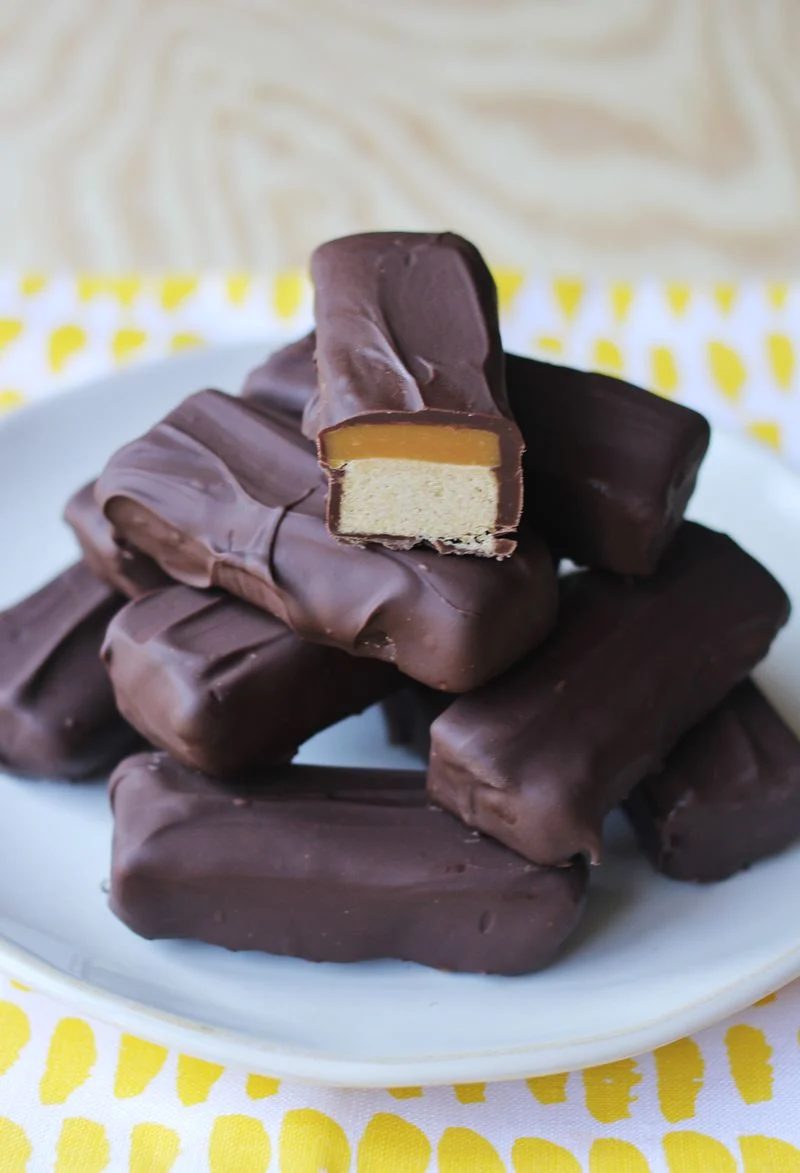 Sometimes you just want something sweet without having to turn on the oven. These 27 delicious no-bake desserts will hit the spot! 27 Scrumptious No-Bake Desserts via tipsaholic.co