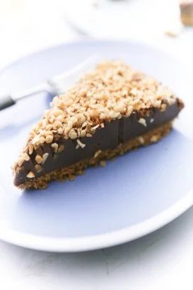Sometimes you just want something sweet without having to turn on the oven. These 27 delicious no-bake desserts will hit the spot! 27 Scrumptious No-Bake Desserts via tipsaholic.co