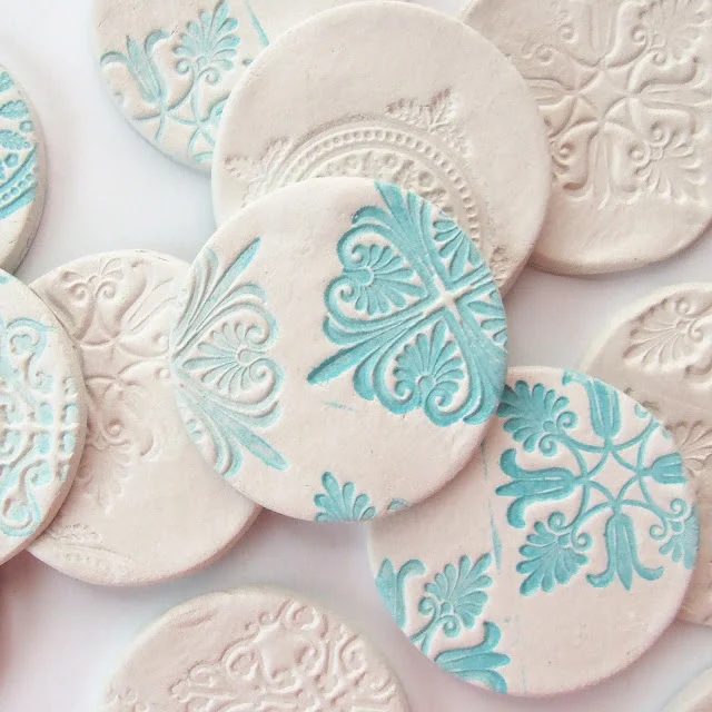 Looking for an straightforward and fun Handmade project to tackle on a slow weekend day? Try one of these 28 Handmade magnet projects, which would also make great gifts! 28 solid H