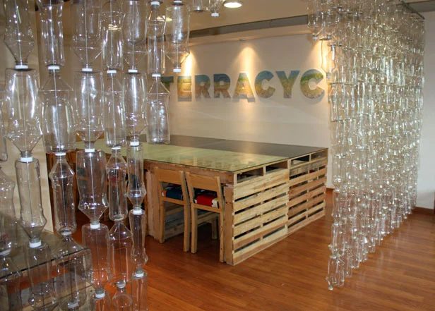 handmade room divider plastic bottles upcycle