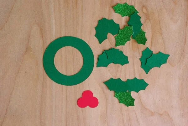 Elf on a Shelf options from the Cricut Design Team via Tipsaholic-009
