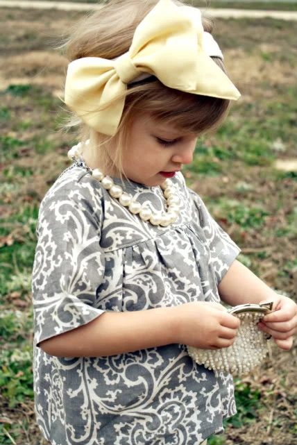 If you're tired of the same boring, store-bought stuff, try making your own Handmade hair accessories! Here're 30 of the best headbands, clips, bobbies and more. 30 Adorable Handma