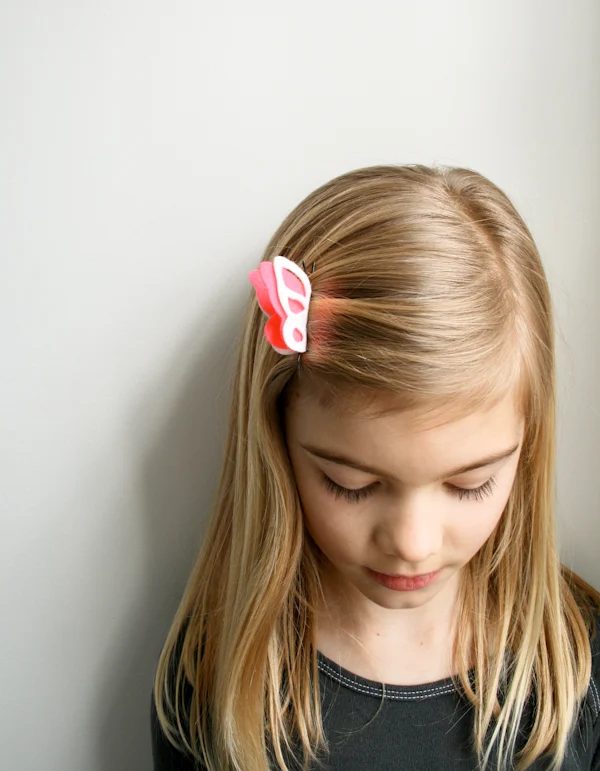 If you're tired of the same boring, store-bought stuff, try making your own Handmade hair accessories! Here're 30 of the best headbands, clips, bobbies and more. 30 Adorable Handma