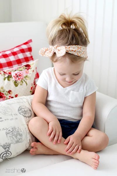If you're tired of the same boring, store-bought stuff, try making your own Handmade hair accessories! Here're 30 of the best headbands, clips, bobbies and more. 30 Adorable Handma