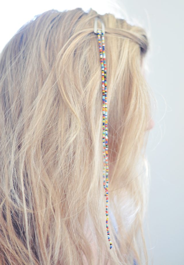 If you're tired of the same boring, store-bought stuff, try making your own Handmade hair accessories! Here're 30 of the best headbands, clips, bobbies and more. 30 Adorable Handma