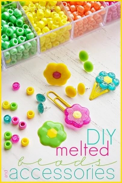 If you're tired of the same boring, store-bought stuff, try making your own Handmade hair accessories! Here're 30 of the best headbands, clips, bobbies and more. 30 Adorable Handma