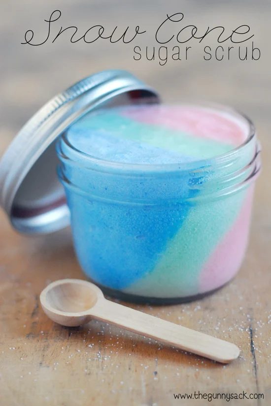 Tweens are sometimes hard to find gifts for. Rather than buy one make one with these 30 Christmas gifts to make your Tween featured on Bekob.com