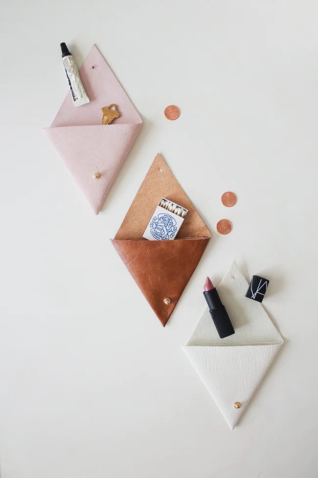 Tweens are sometimes hard to find gifts for. Rather than buy one make one with these 30 Christmas gifts to make your Tween featured on Bekob.com