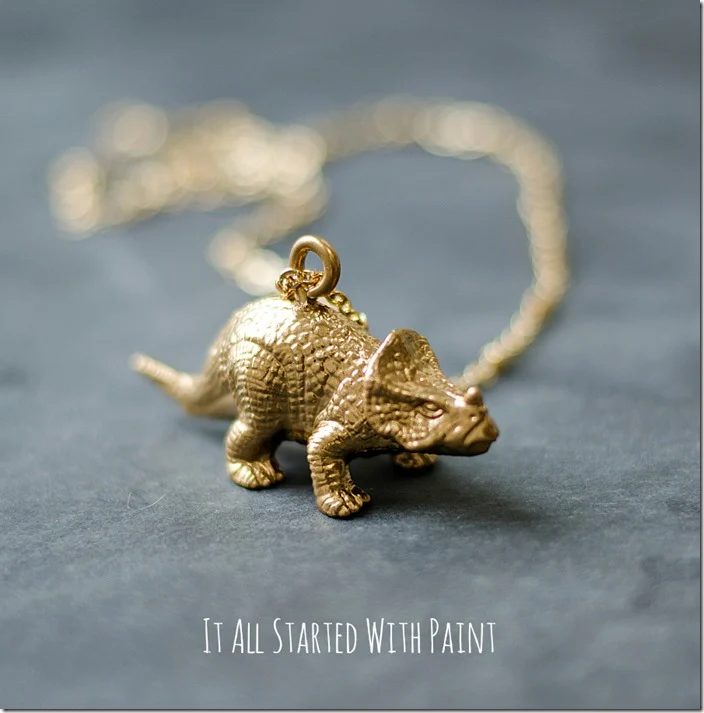 Tweens are sometimes hard to find gifts for. Rather than buy one make one with these 30 Christmas gifts to make your Tween featured on Bekob.com