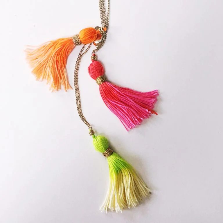 Tweens are sometimes hard to find gifts for. Rather than buy one make one with these 30 Christmas gifts to make your Tween featured on Bekob.com