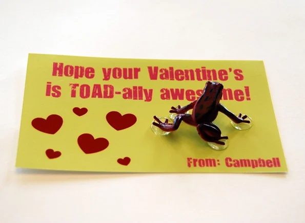 Sometimes there can be too much candy on Valentine's Day. Avoid too much sugar by gifting one of these 30 Clever Food-Free Valentines for Kids - tipsaholic, #valentines, #valentine
