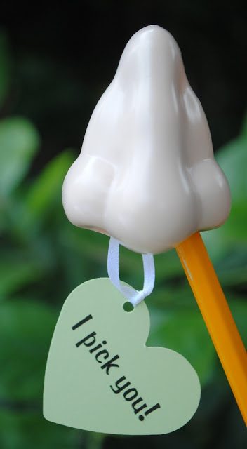 Sometimes there can be too much candy on Valentine's Day. Avoid too much sugar by gifting one of these 30 Clever Food-Free Valentines for Kids - tipsaholic, #valentines, #valentine