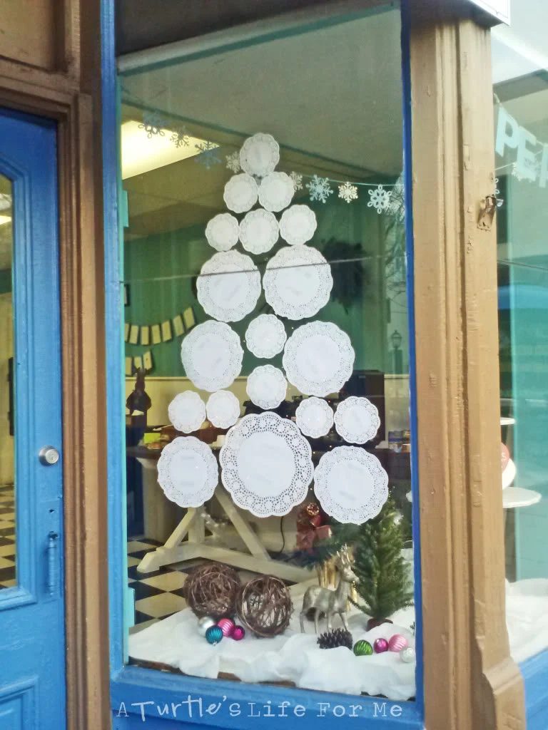 Doilychristmastreebakerywindowdisplay