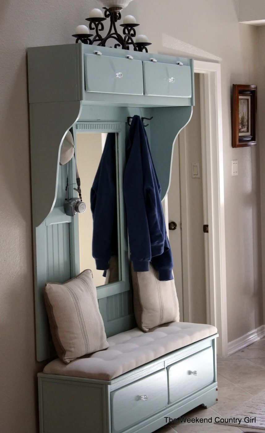Build a Mudroom Bench from an Old Dresser | Bekob.com #mudroom #bench #olddresser @Bekob