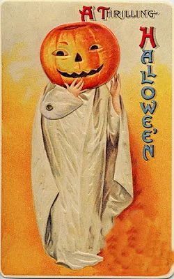 Add something fun and unique to your Halloween decor with one of these 30+ Free Printable Vintage Halloween Images featured on Bekob.com