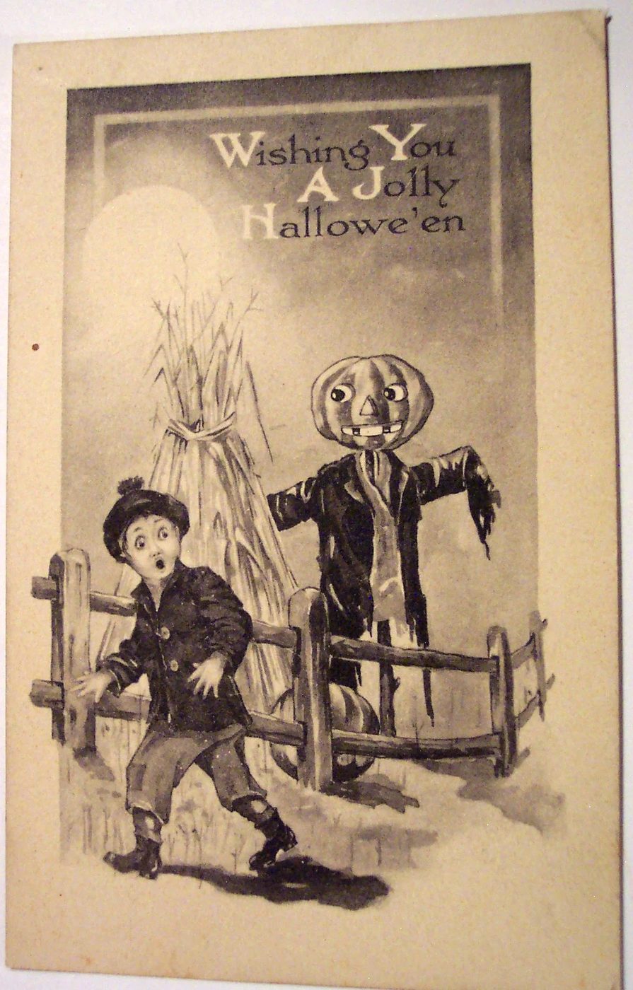 Add something fun and unique to your Halloween decor with one of these 30+ Free Printable Vintage Halloween Images featured on Bekob.com