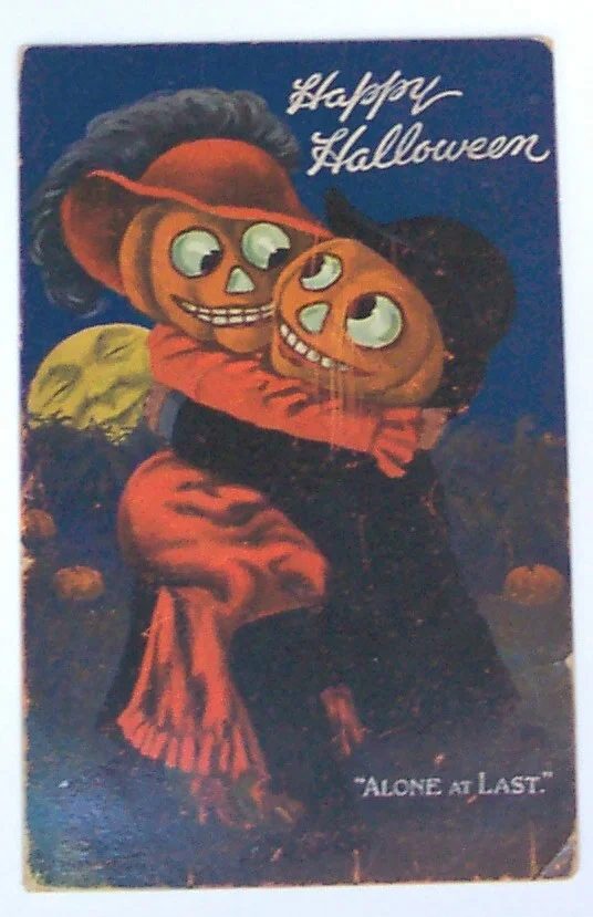 Add something fun and unique to your Halloween decor with one of these 30+ Free Printable Vintage Halloween Images featured on Bekob.com