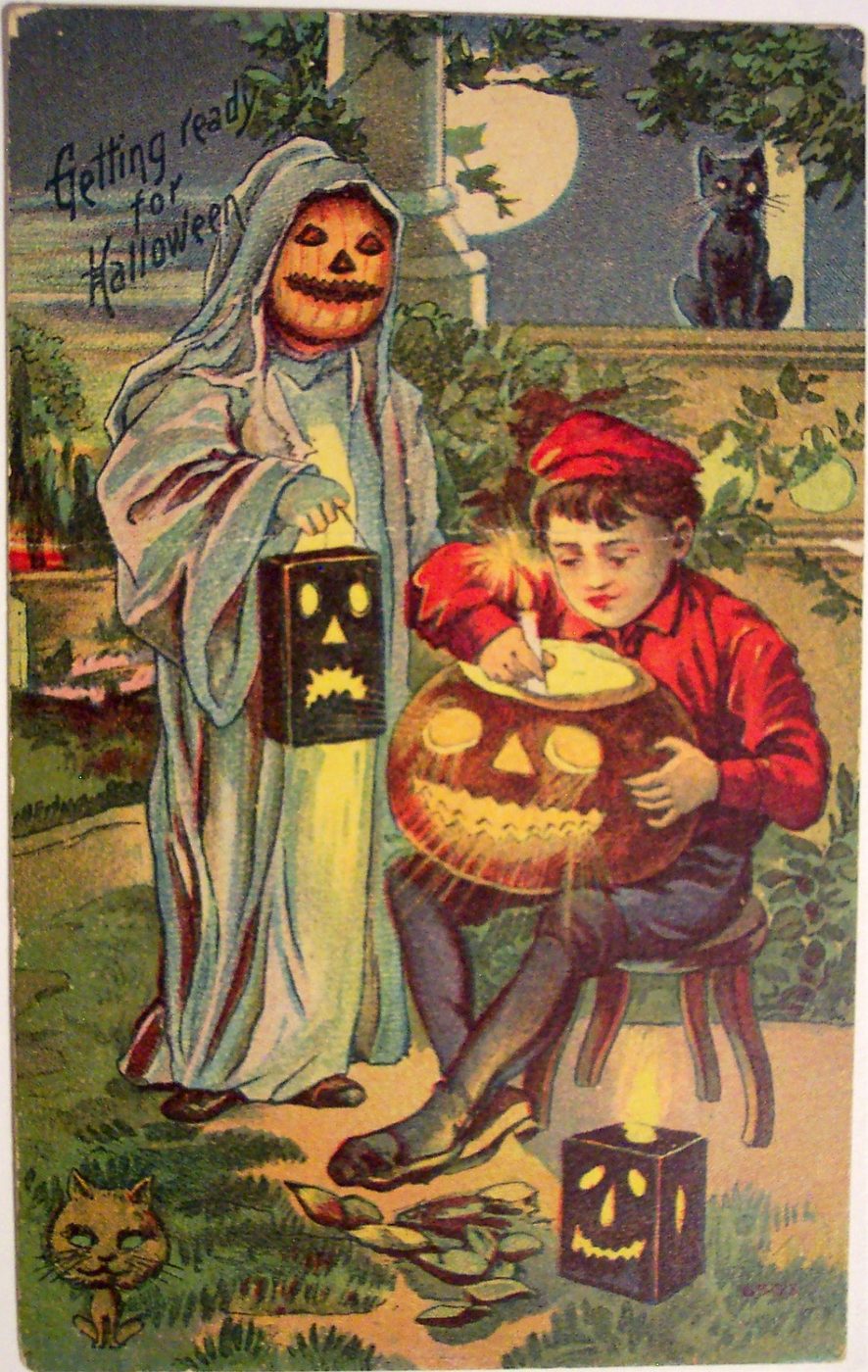 Add something fun and unique to your Halloween decor with one of these 30+ Free Printable Vintage Halloween Images featured on Bekob.com
