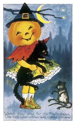 Add something fun and unique to your Halloween decor with one of these 30+ Free Printable Vintage Halloween Images featured on Bekob.com