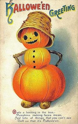 Add something fun and unique to your Halloween decor with one of these 30+ Free Printable Vintage Halloween Images featured on Bekob.com