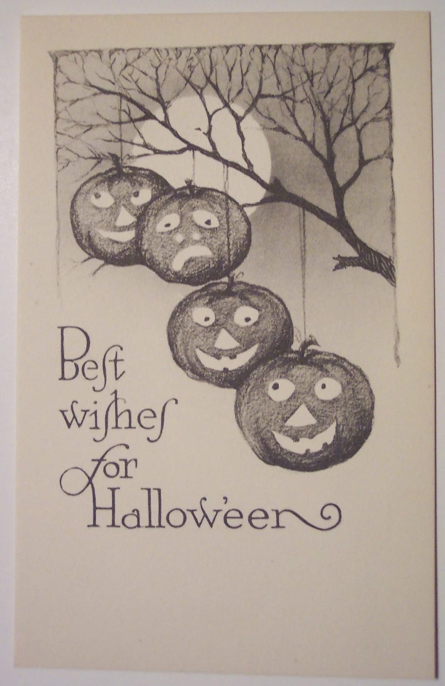 Add something fun and unique to your Halloween decor with one of these 30+ Free Printable Vintage Halloween Images featured on Bekob.com