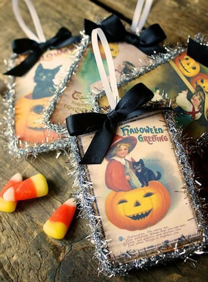 Add something fun and unique to your Halloween decor with one of these 30+ Free Printable Vintage Halloween Images featured on Bekob.com