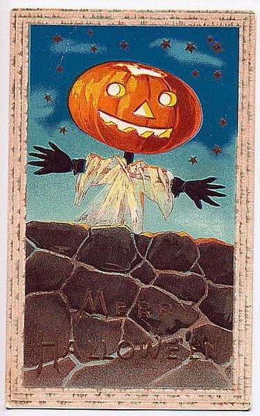 Add something fun and unique to your Halloween decor with one of these 30+ Free Printable Vintage Halloween Images featured on Bekob.com