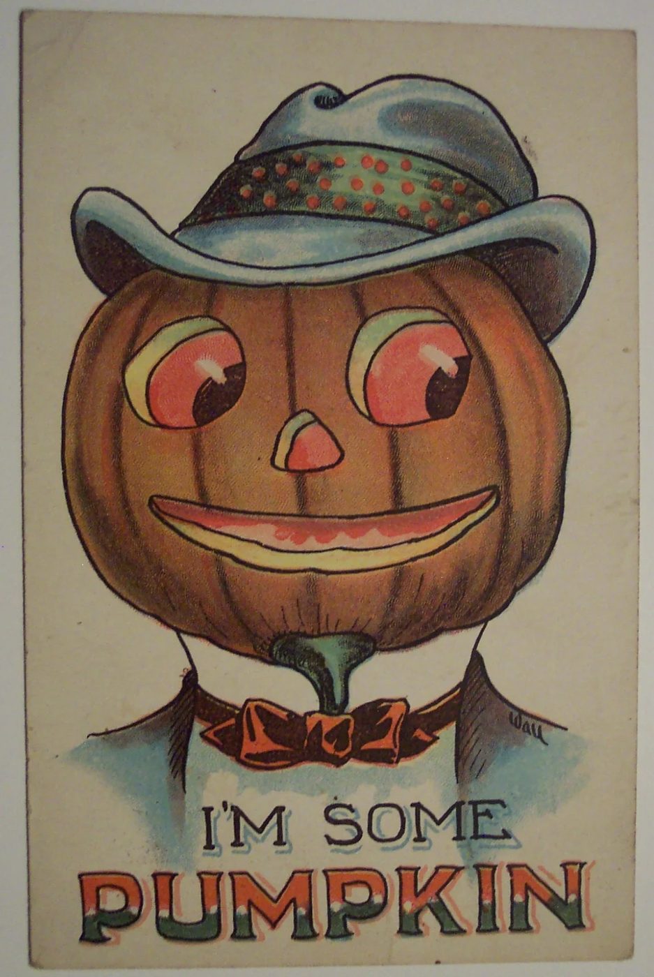 Add something fun and unique to your Halloween decor with one of these 30+ Free Printable Vintage Halloween Images featured on Bekob.com