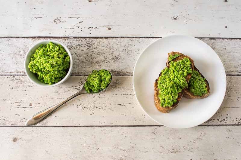 Have a lot of fresh mint to use up? Or maybe you're just in the mood for some minty recipes? Here are 30 fun fresh mint recipes, both savory and sweet! 30 Refreshingly Delicious Fr