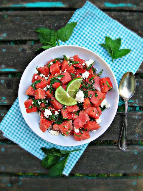 Have a lot of fresh mint to use up? Or maybe you're just in the mood for some minty recipes? Here are 30 fun fresh mint recipes, both savory and sweet! 30 Refreshingly Delicious Fr
