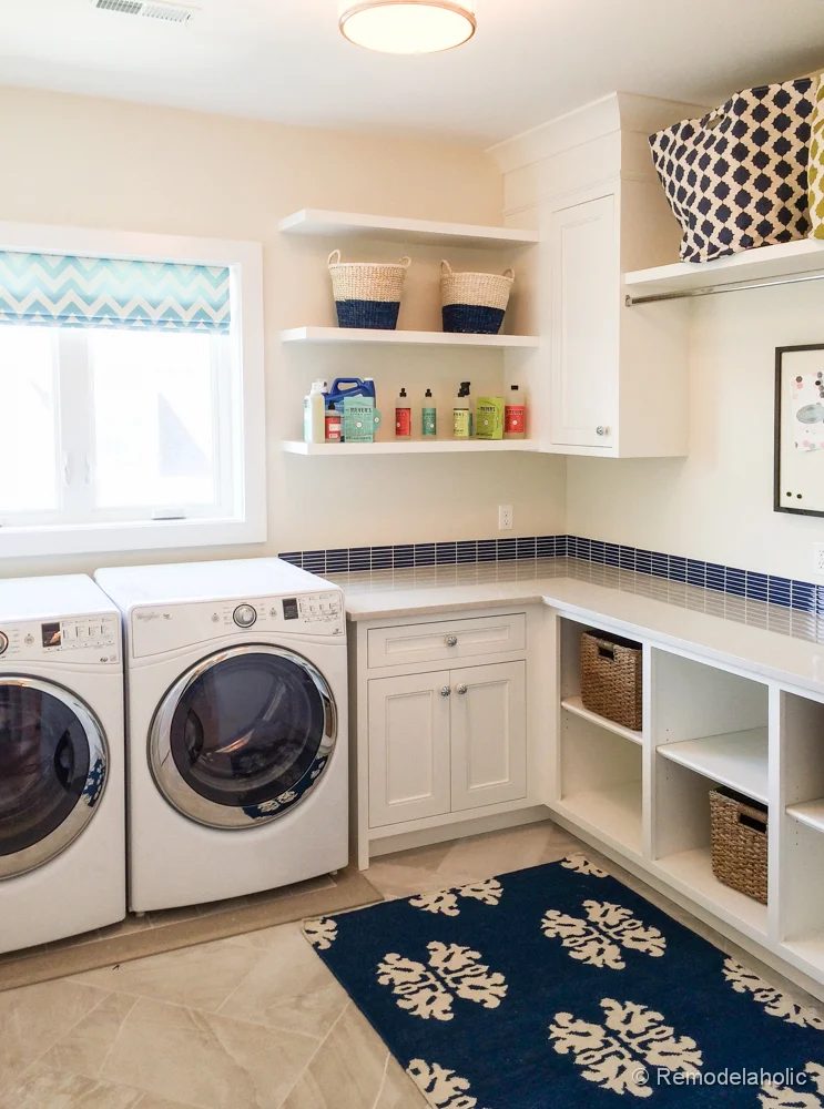 White and blue laundry room with lots of shelf storage. Fabulous Laundry room design options from @Bekob