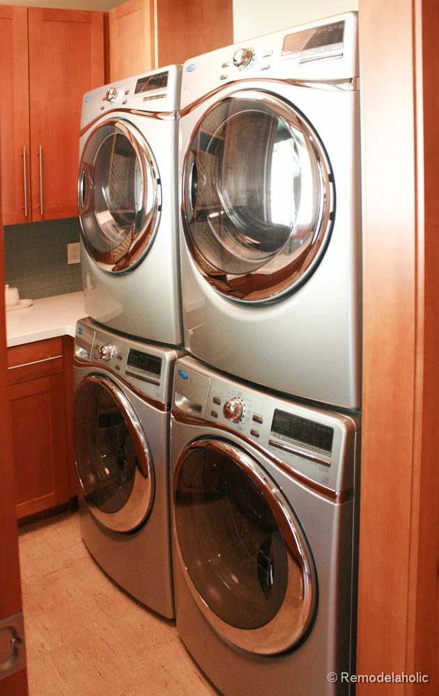 Double stacked machines for effective use of space in the laundry room. Fabulous Laundry room design options from @Bekob
