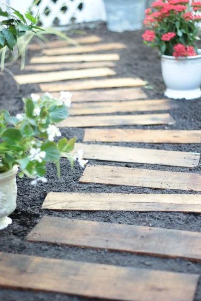 pallet-walkway-the-space-between
