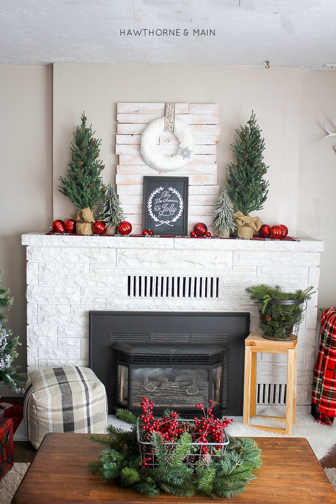 Get Ready To Decorate Your Fireplace Mantel For Christmas So May Fun And Unique options In This List Of 30 well fitted Holiday Mantels Featured On Bekob ComGet Ready To Decorate Y