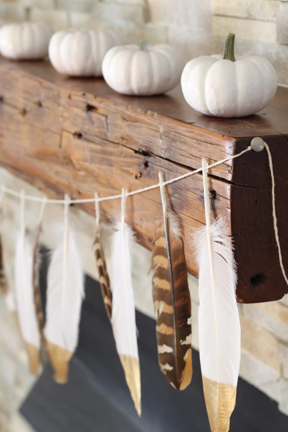 Take your decor from Fall to Thanksgiving by changing a couple of things and using this inspiration. 30 well fitted Thanksgiving Mantels Featured On Bekob.com