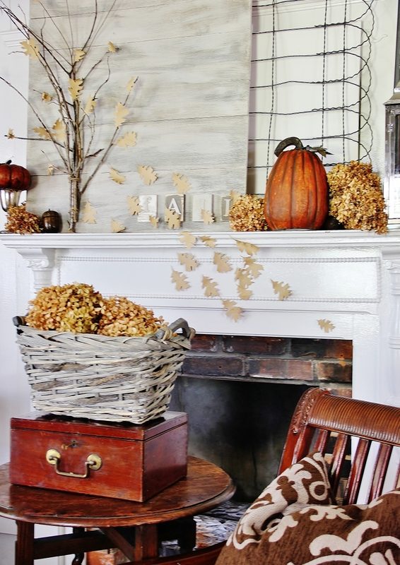 Take your decor from Fall to Thanksgiving by changing a couple of things and using this inspiration. 30 well fitted Thanksgiving Mantels Featured On Bekob.com
