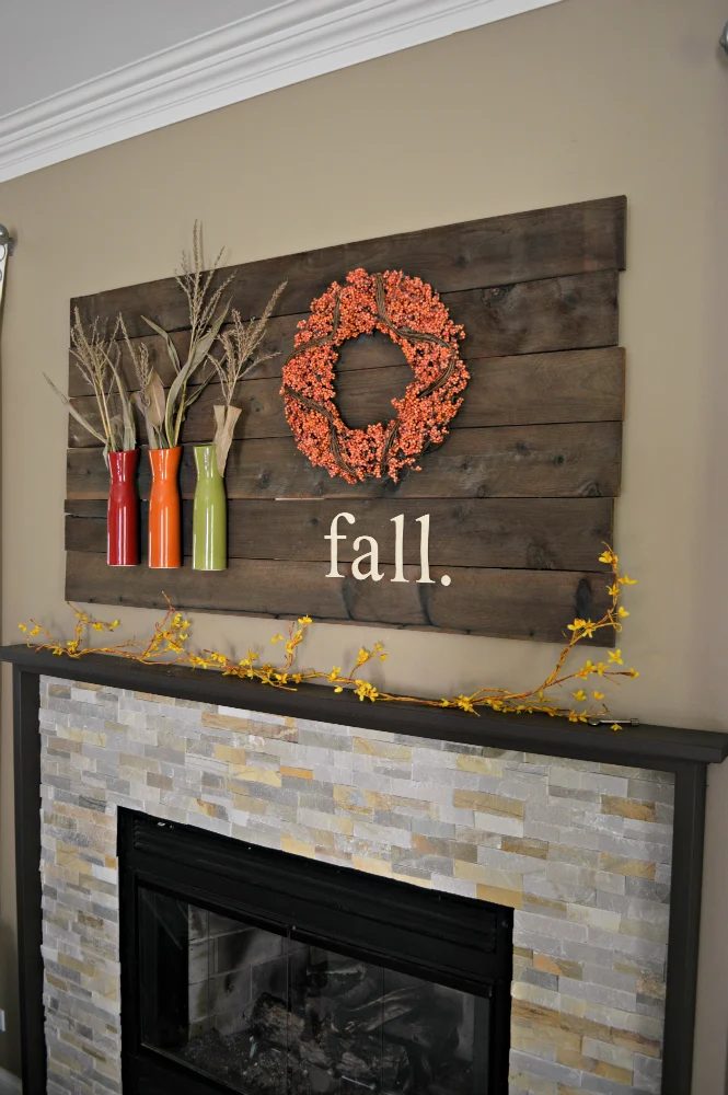 Take your decor from Fall to Thanksgiving by changing a couple of things and using this inspiration. 30 well fitted Thanksgiving Mantels Featured On Bekob.com