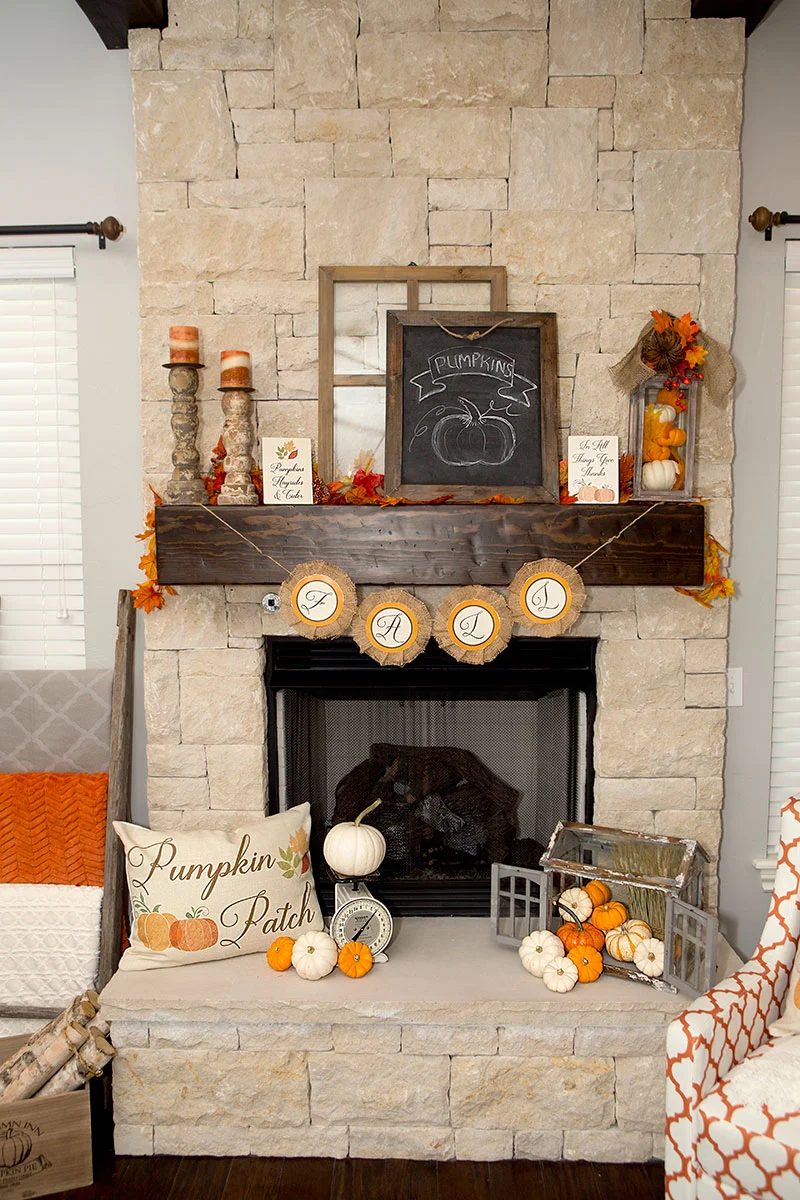 Take your decor from Fall to Thanksgiving by changing a couple of things and using this inspiration. 30 well fitted Thanksgiving Mantels Featured On Bekob.com