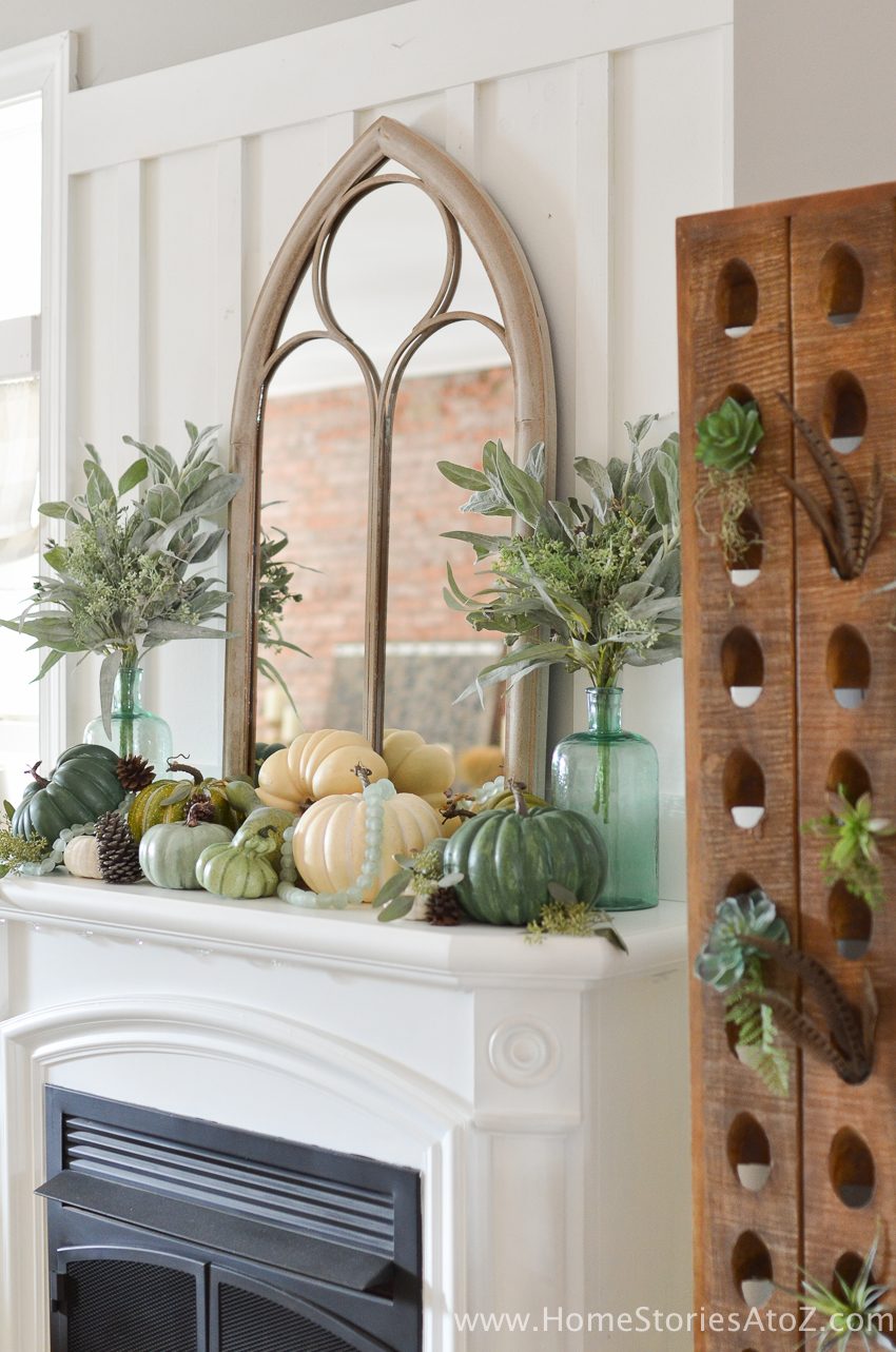 Take your decor from Fall to Thanksgiving by changing a couple of things and using this inspiration. 30 well fitted Thanksgiving Mantels Featured On Bekob.com