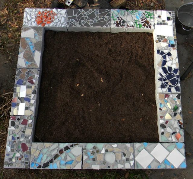 Both beginning and experienced gardeners love raised garden beds. Here are 30 cool options for raised garden beds, from the practical to the extraordinary. 30 Raised Garden Bed opt