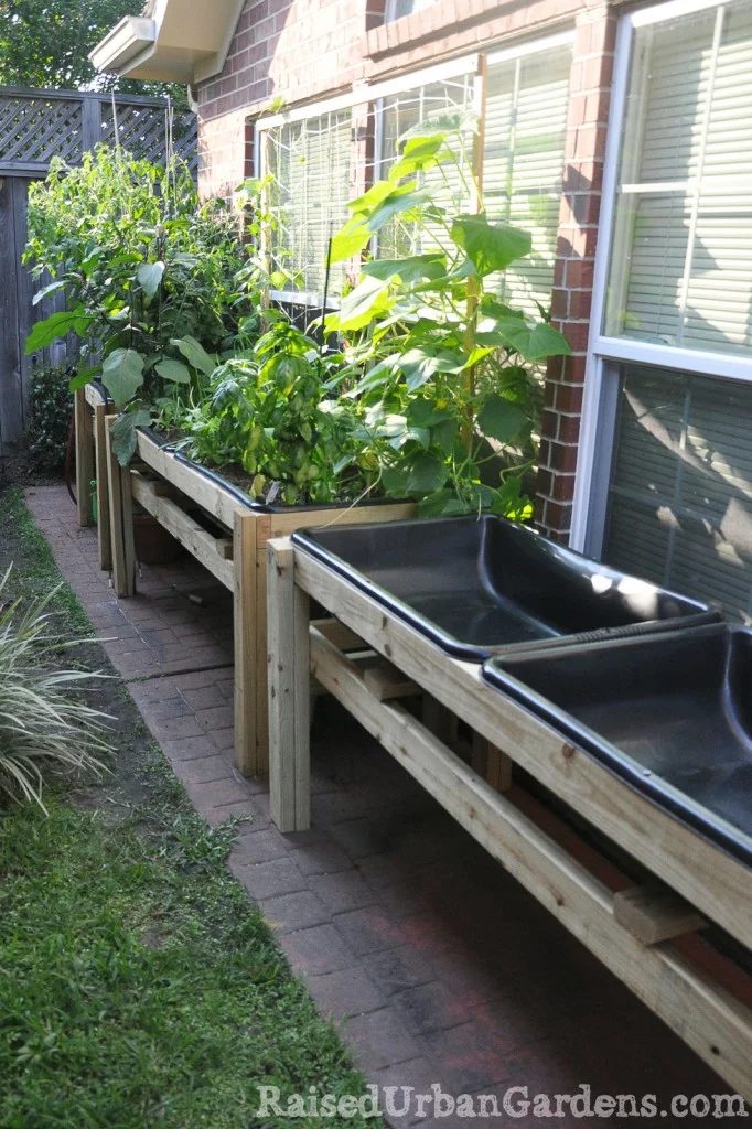 Both beginning and experienced gardeners love raised garden beds. Here are 30 cool options for raised garden beds, from the practical to the extraordinary. 30 Raised Garden Bed opt