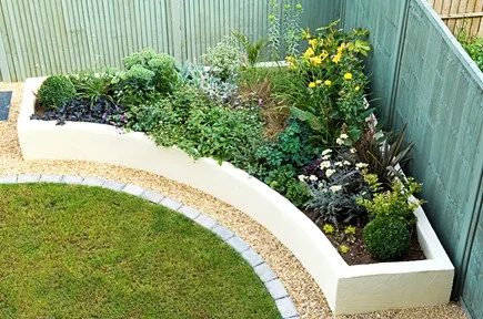 Both beginning and experienced gardeners love raised garden beds. Here are 30 cool options for raised garden beds, from the practical to the extraordinary. 30 Raised Garden Bed opt