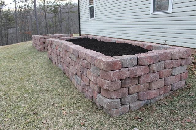 Both beginning and experienced gardeners love raised garden beds. Here are 30 cool options for raised garden beds, from the practical to the extraordinary. 30 Raised Garden Bed opt