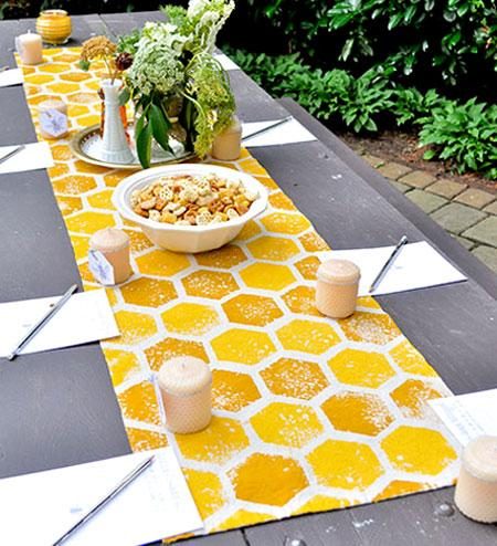 2013-08-12-mailloux_honey_bee_bridal_shower_diy_honeycomb_table_runner1