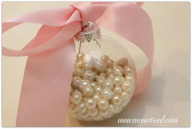 Pearl Filled Clear Ornaments - Try these 35+ Handmade options for clear glass ornaments to add precious memories and lots of spirit to your Christmas tree! from @tipsaholic #orname